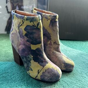 Jeffrey Campbell NEARLY NEW Havana Last suede floral platform boot- 8.5 (fits 8)